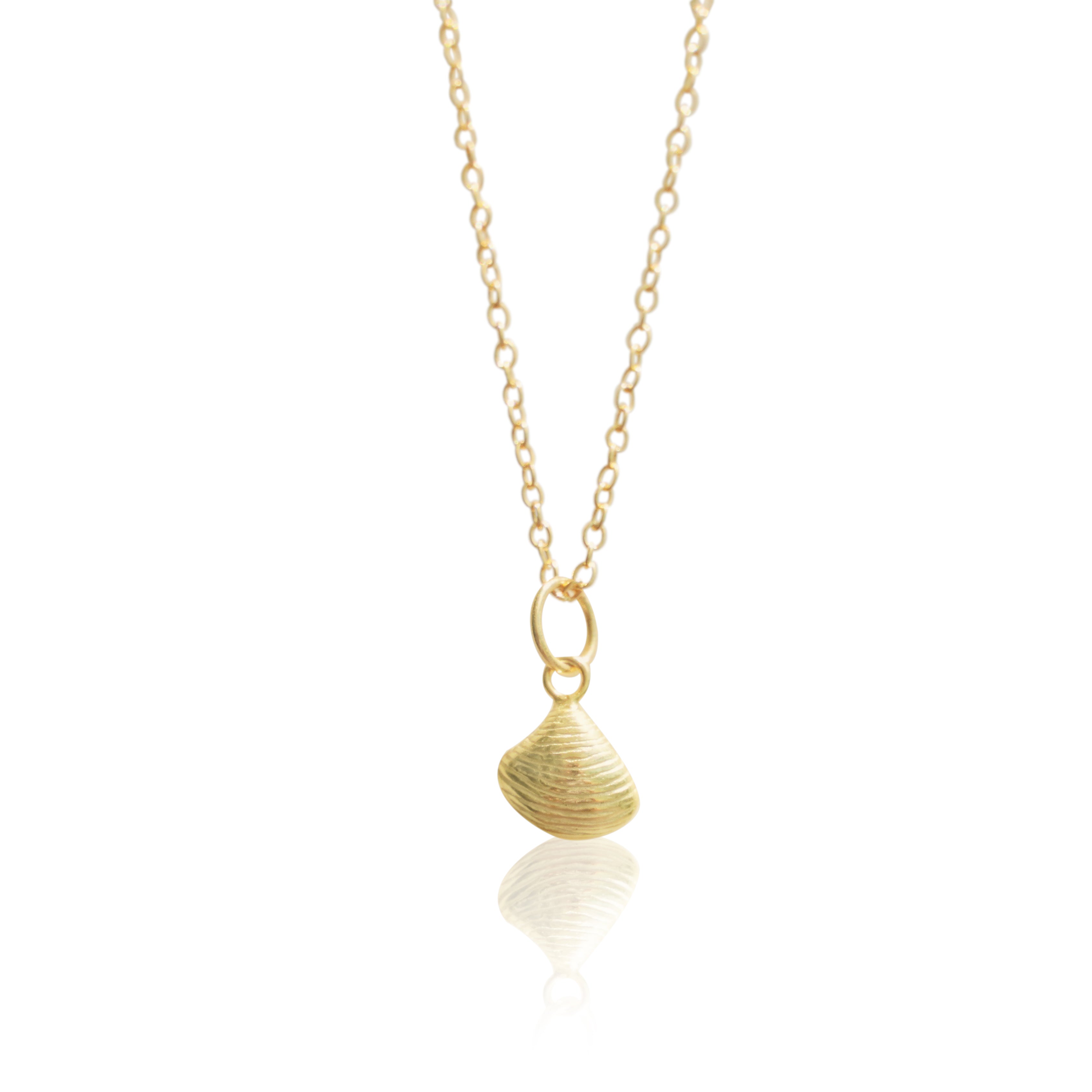 Dainty Sea Shell Charm Necklace